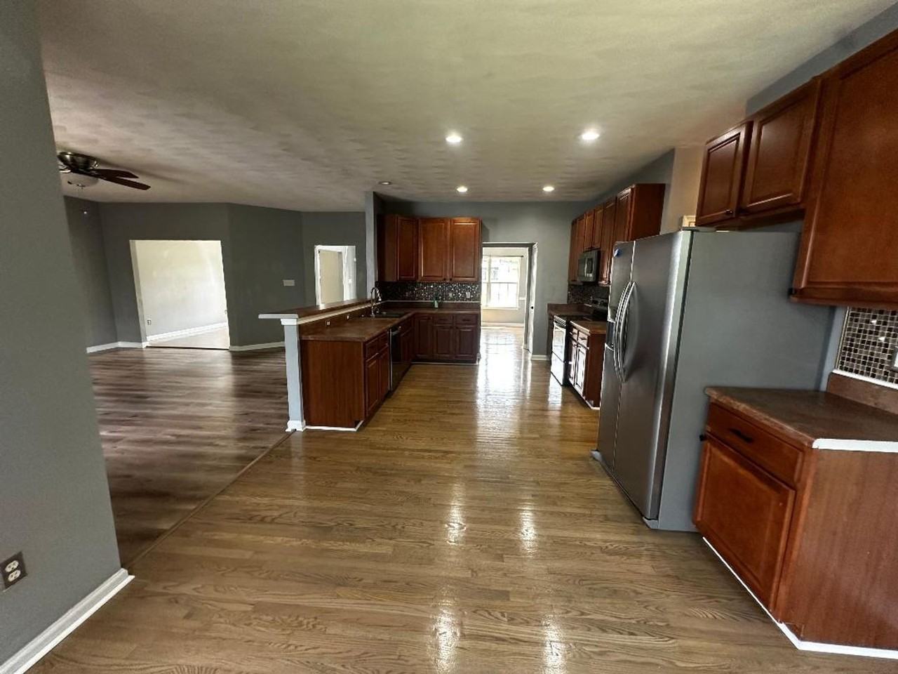 8781 Lake Jordan Ct - Photo 4 of 10