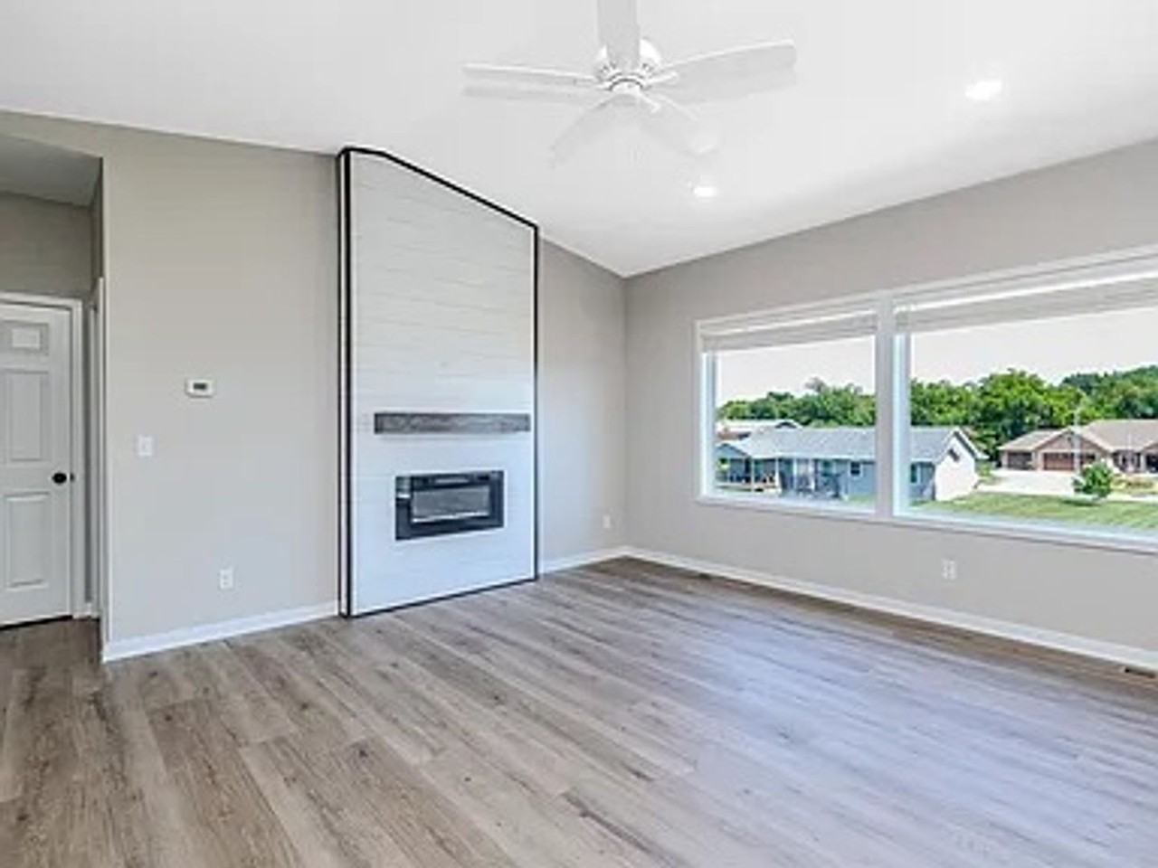 303 Willow St - Photo 5 of 26