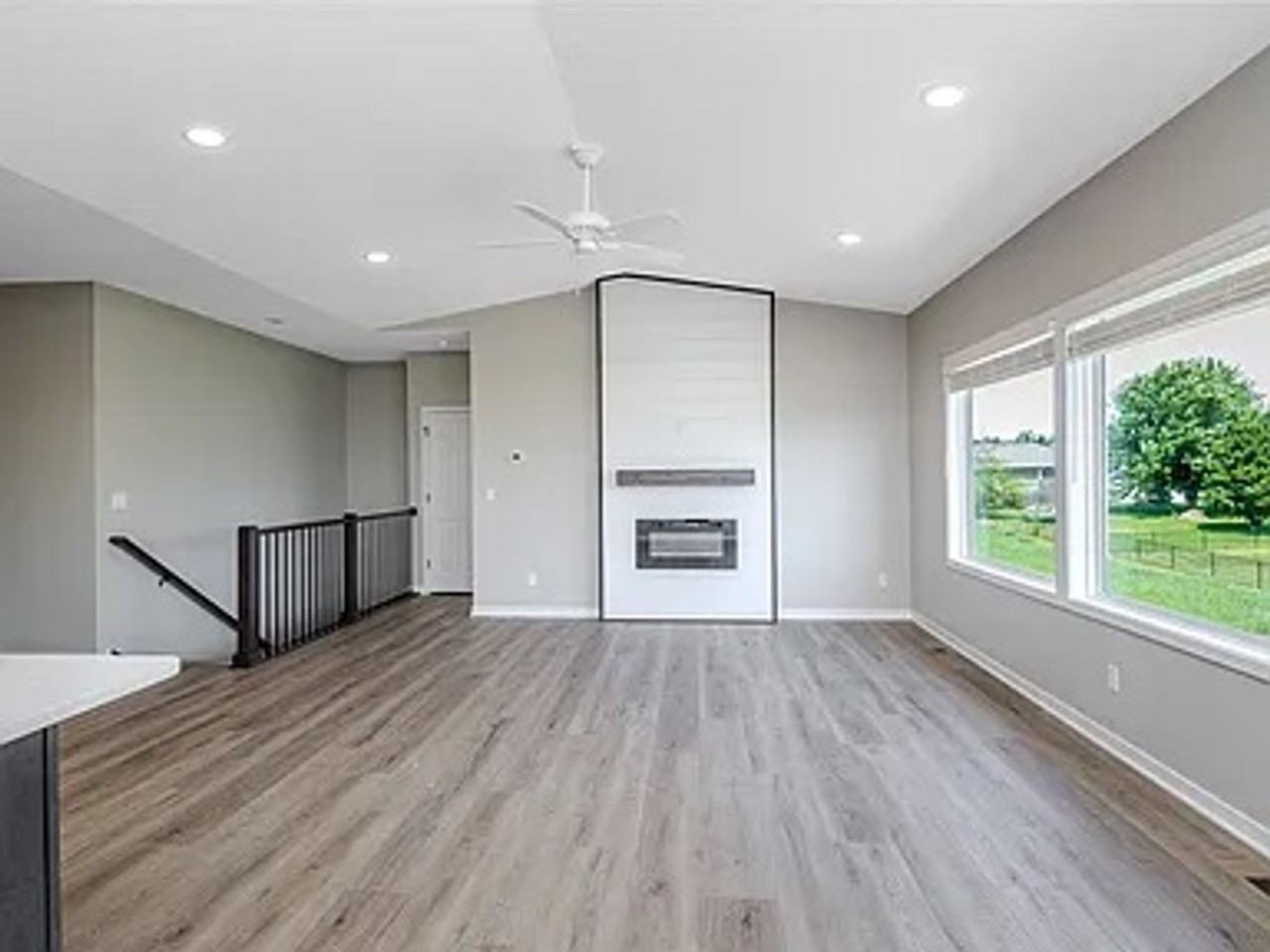 303 Willow St - Photo 6 of 26