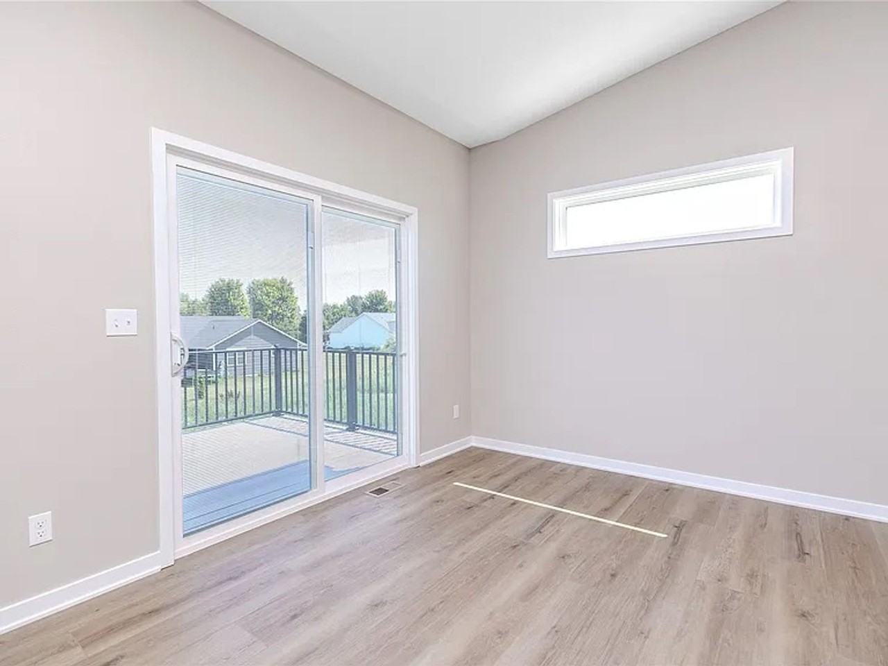 303 Willow St - Photo 7 of 26