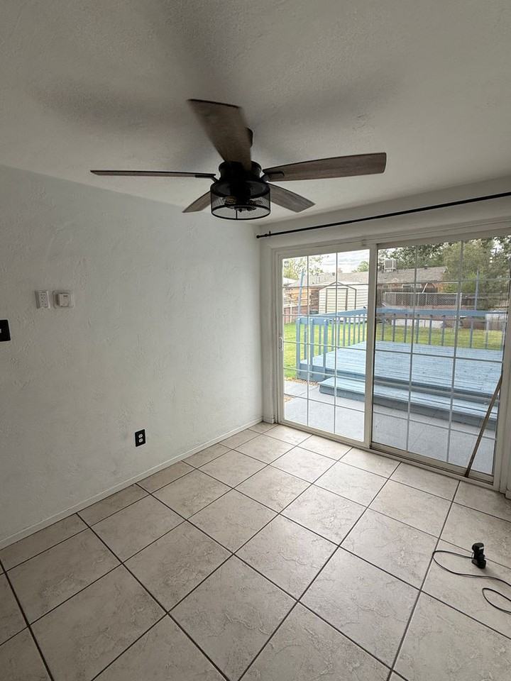 6016 Aztec Rd Ne - Photo 4 of 13