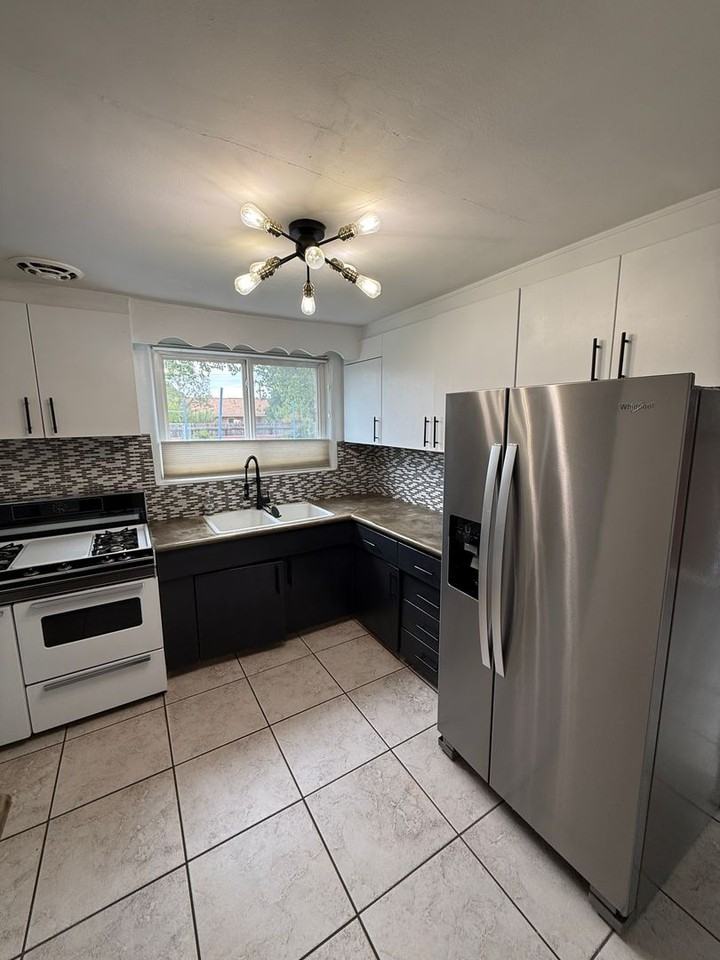 6016 Aztec Rd Ne - Photo 5 of 13