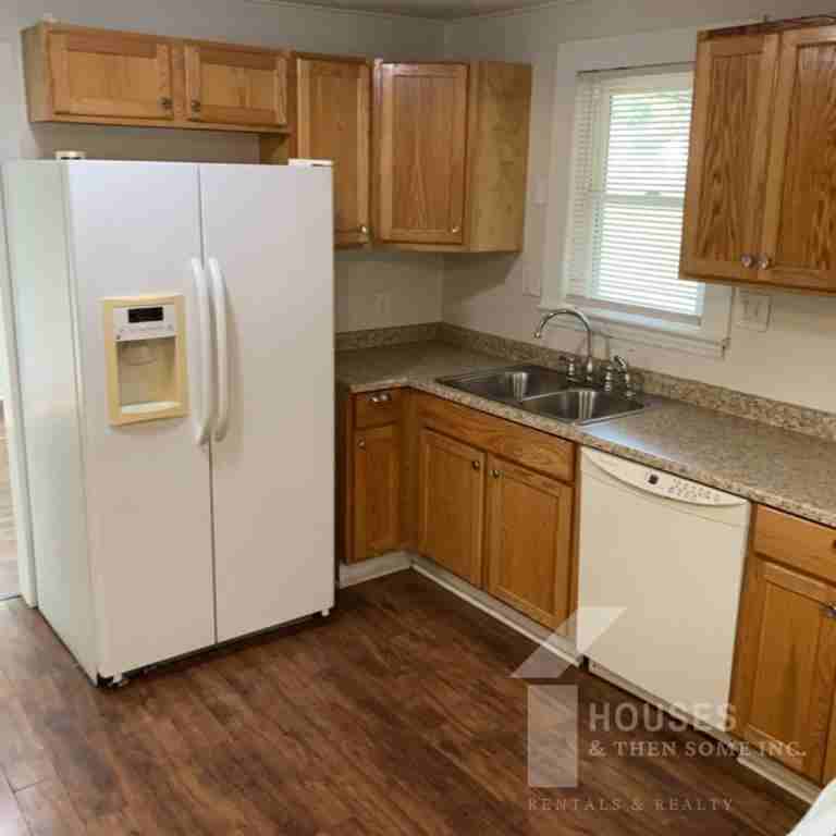 1211 Easley Bridge Rd - Photo 5 of 19