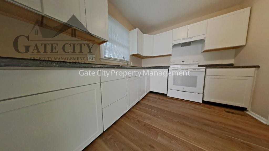 1105 Meadowbrook Blvd - Photo 3 of 17