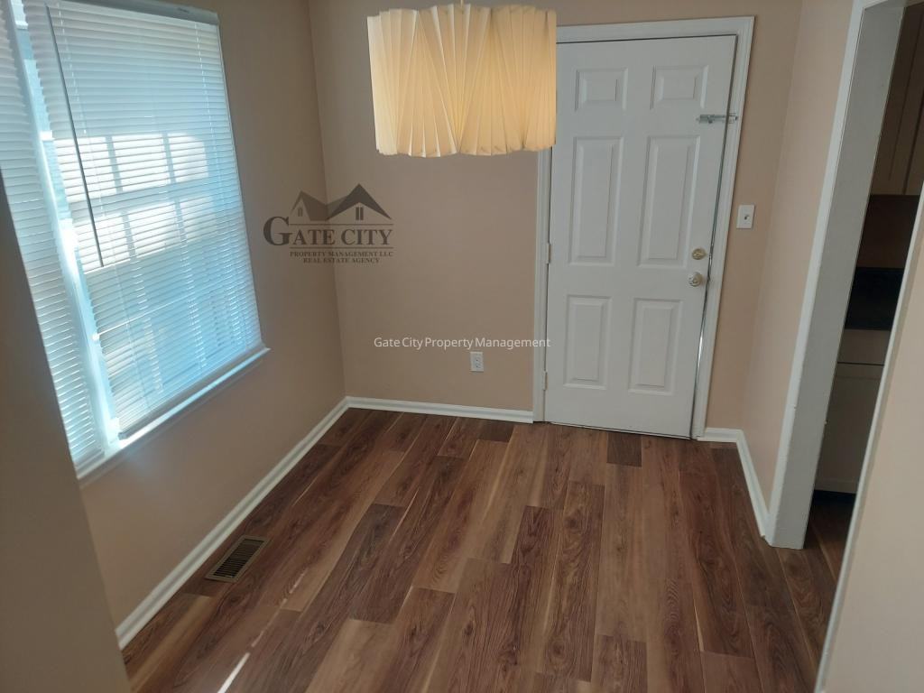 1105 Meadowbrook Blvd - Photo 5 of 17