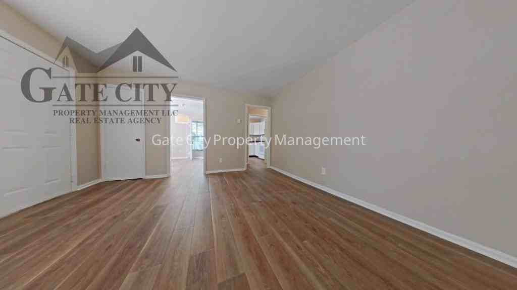 1105 Meadowbrook Blvd - Photo 6 of 17
