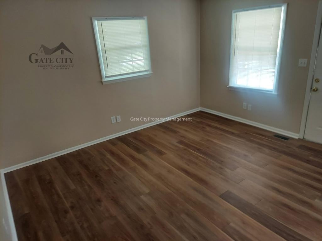 1105 Meadowbrook Blvd - Photo 7 of 17