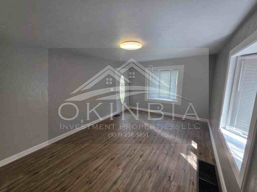1425 Canfield Ave - Photo 4 of 24