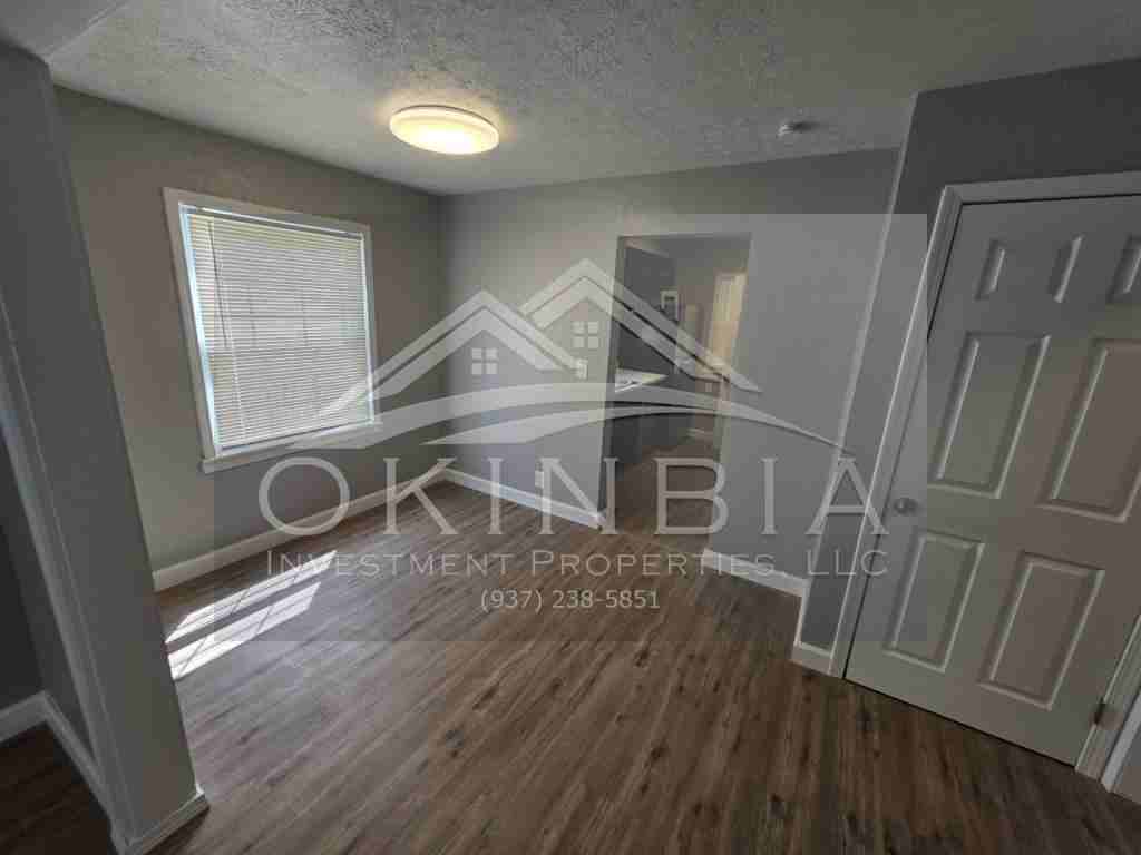 1425 Canfield Ave - Photo 5 of 24