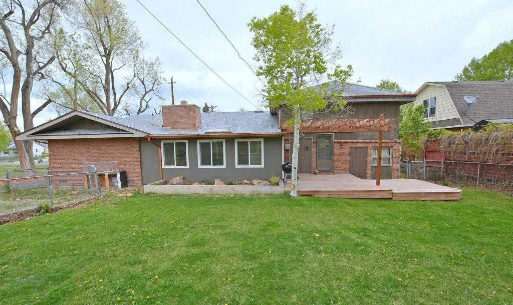 1520 W 12th St - Photo 2 of 26