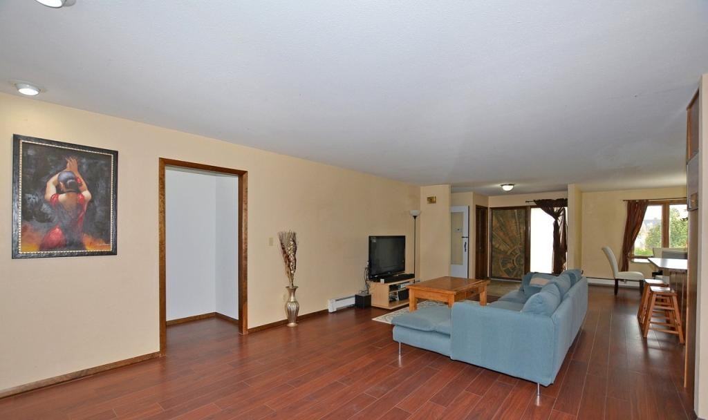 1520 W 12th St - Photo 7 of 26