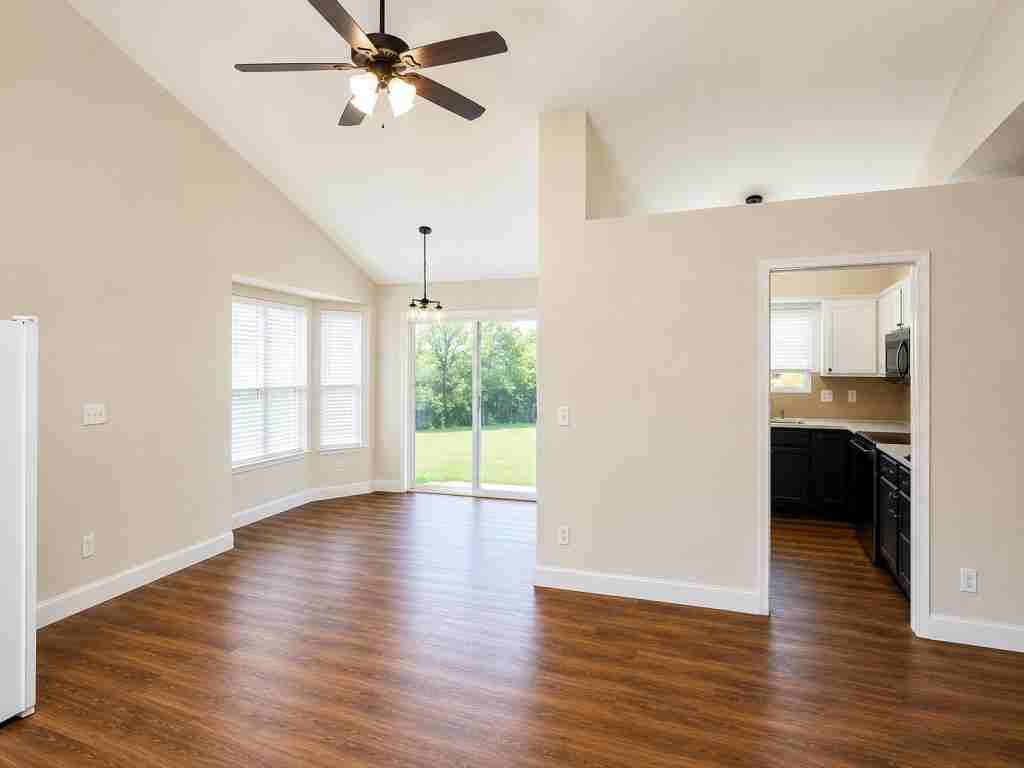 221 S Maize Rd - Photo 2 of 12