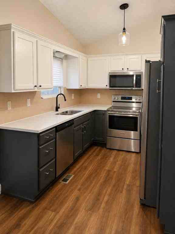 221 S Maize Rd - Photo 3 of 12