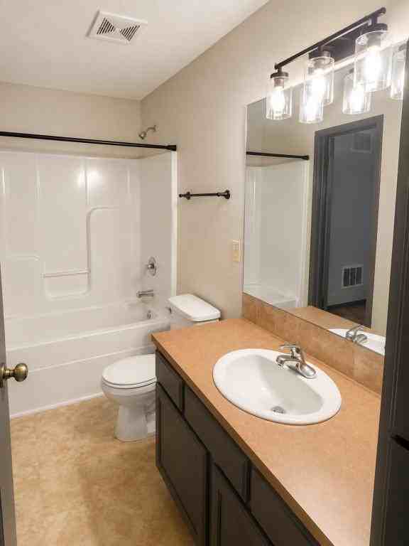 221 S Maize Rd - Photo 7 of 12