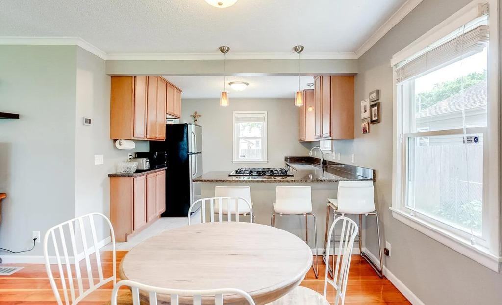 6905 Sheridan Ave S - Photo 6 of 22
