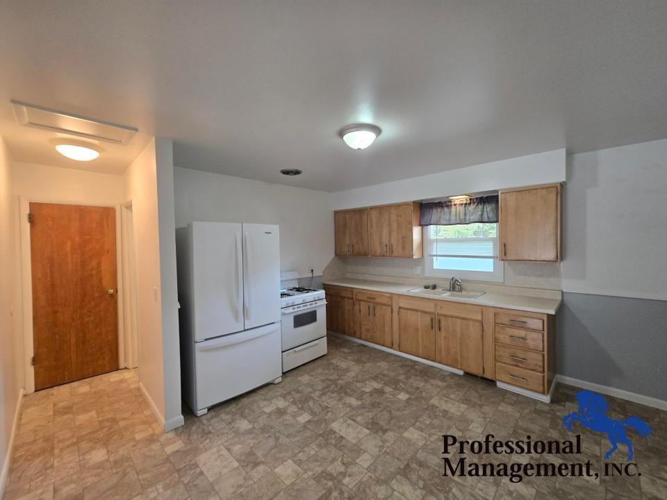 747 Burlington Ave - Photo 4 of 9