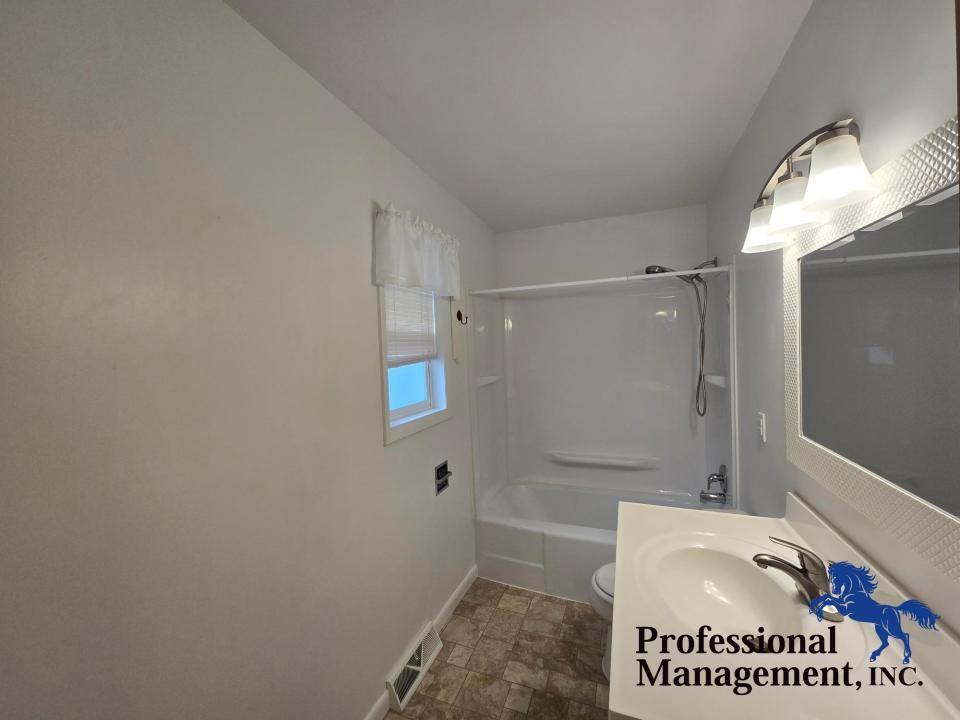 747 Burlington Ave - Photo 5 of 9