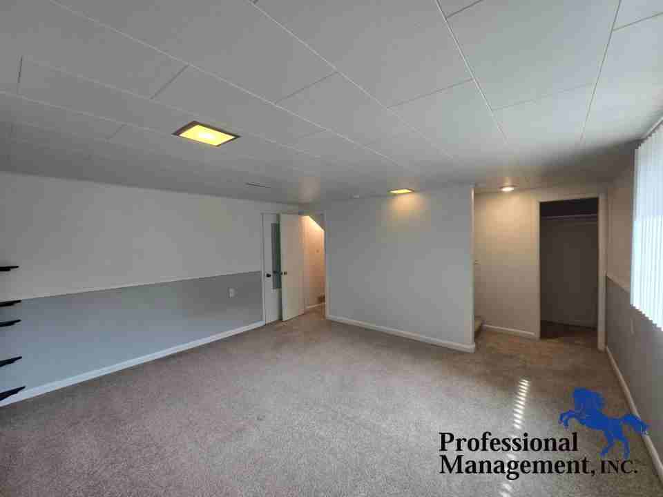 747 Burlington Ave - Photo 6 of 9