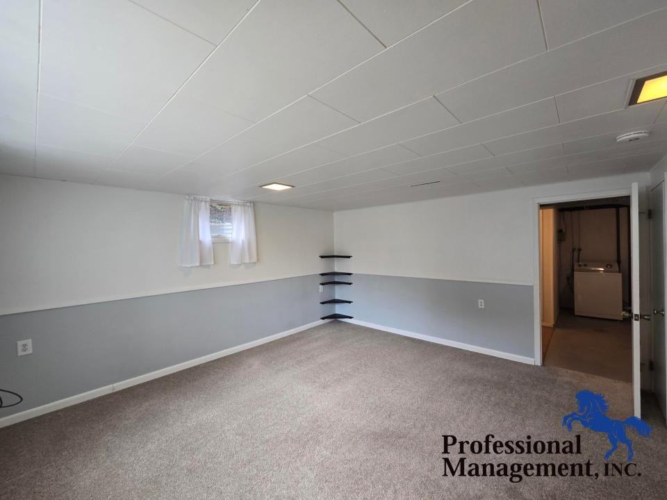 747 Burlington Ave - Photo 7 of 9