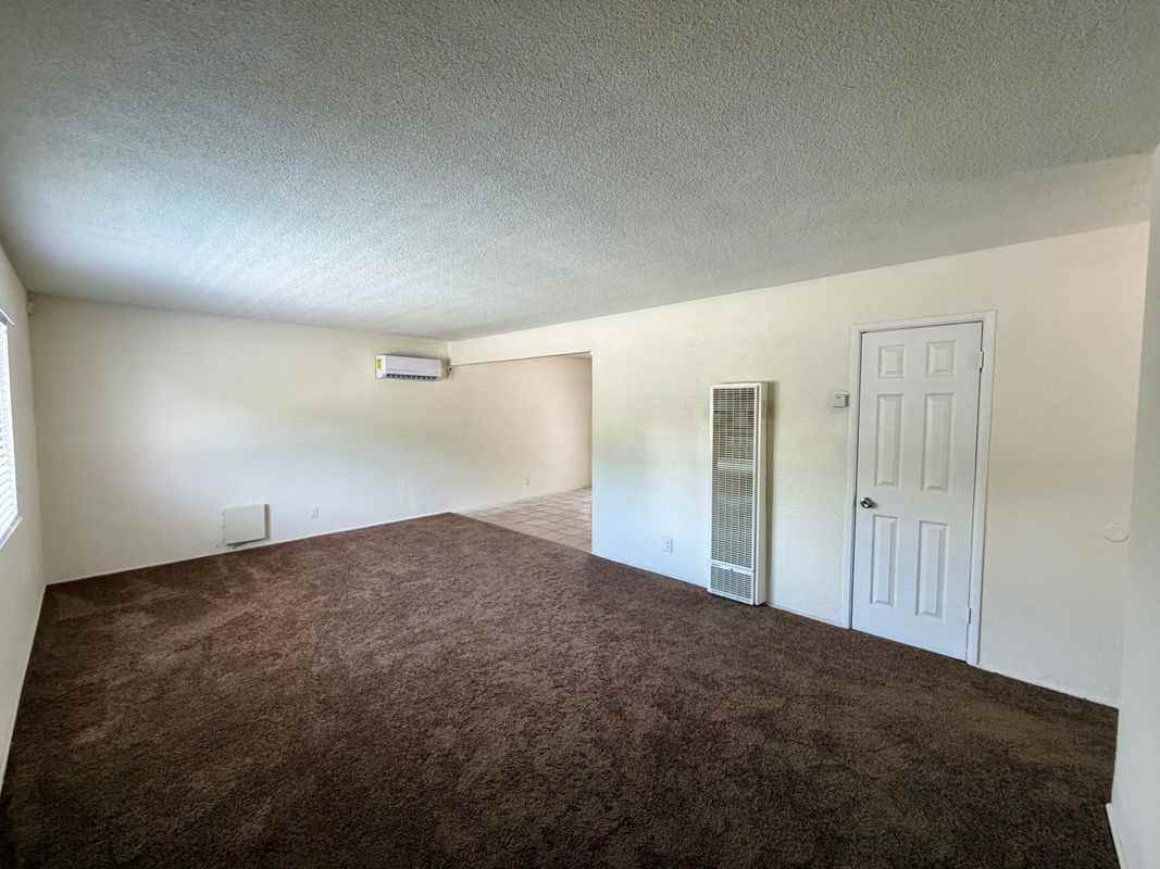 711 E Oakland Ave - Photo 2 of 16