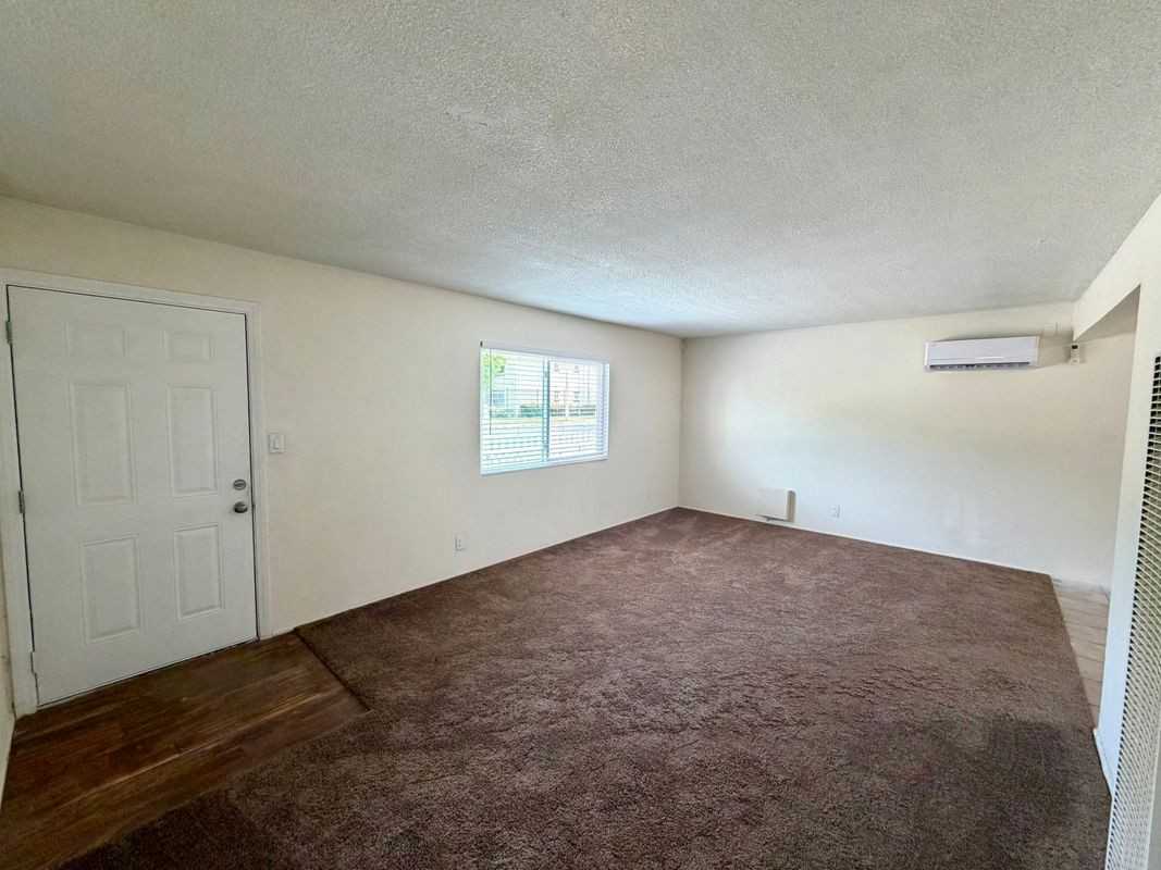 711 E Oakland Ave - Photo 4 of 16
