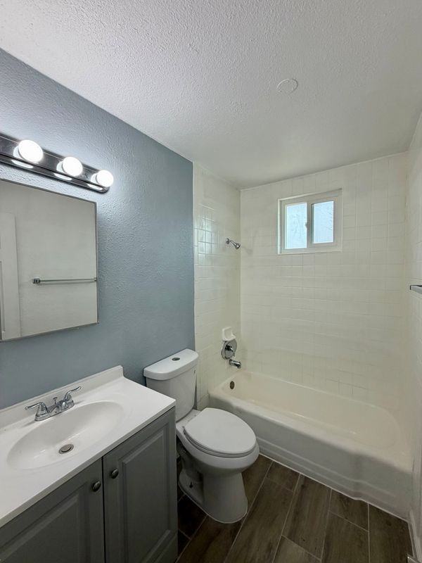 711 E Oakland Ave - Photo 7 of 16