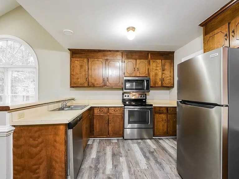 5904 Gates Mill Pl - Photo 4 of 14