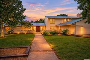 featured image of 208 Front St
