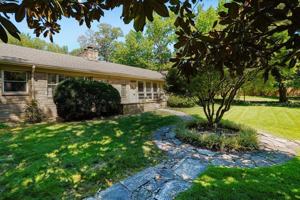 featured image of 8106 W Boulevard Dr