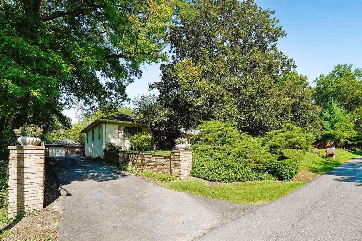 8106 W Boulevard Dr - Photo 2 of 16