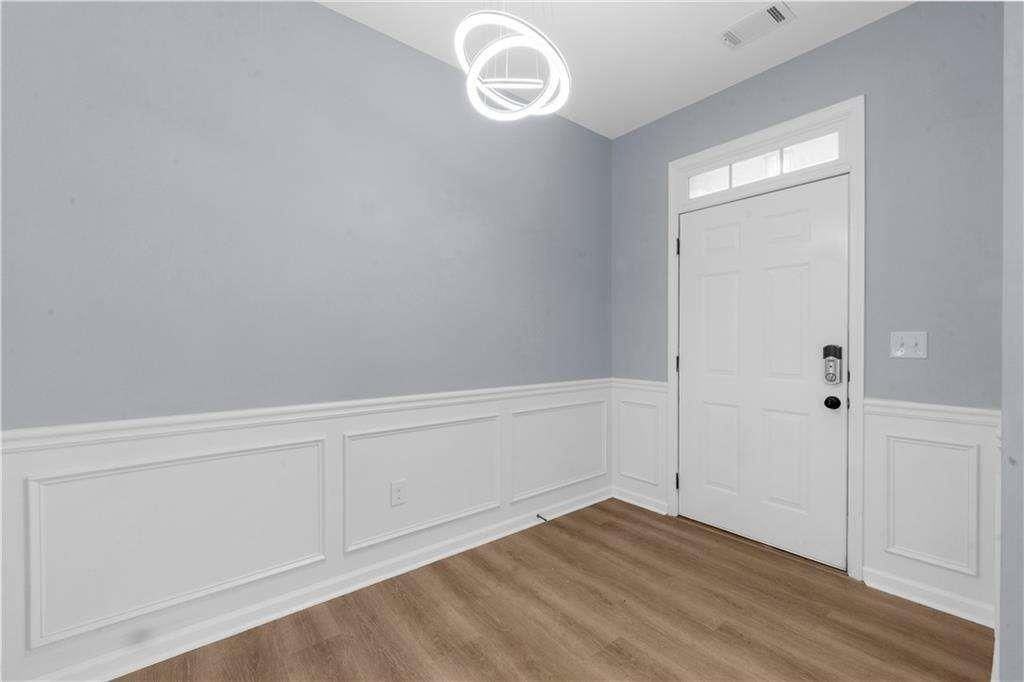 5435 Mirror Lake Dr - Photo 4 of 50