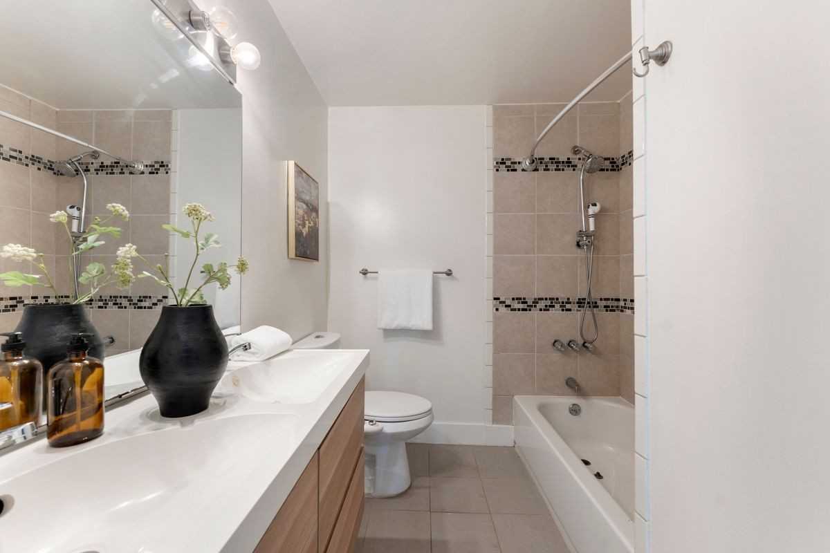 1425 Lakeside Dr ##209 - Photo 7 of 8