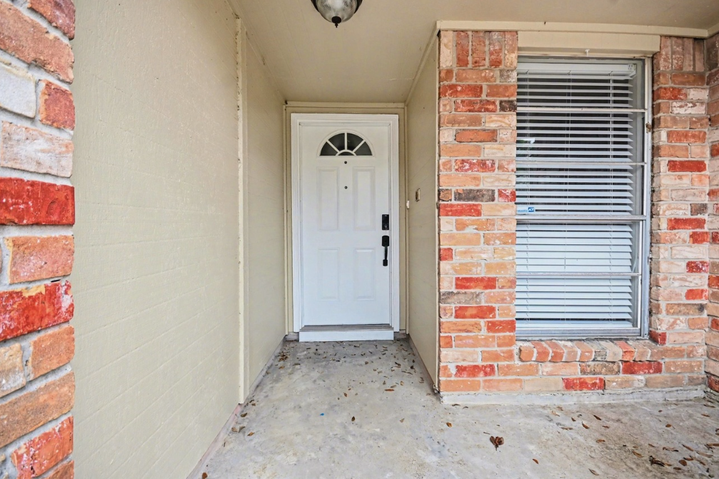 15723 Blackhawk Blvd - Photo 3 of 19