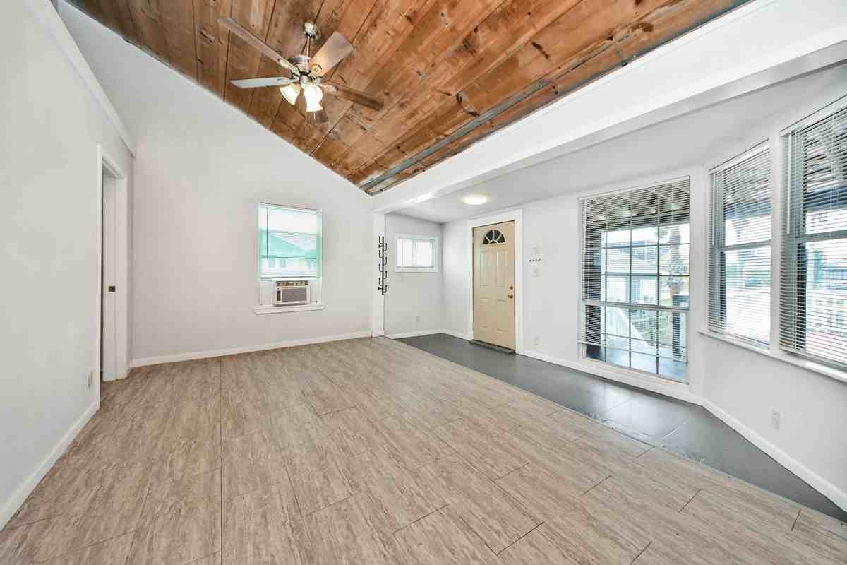 814 Broadway St ##A - Photo 2 of 3