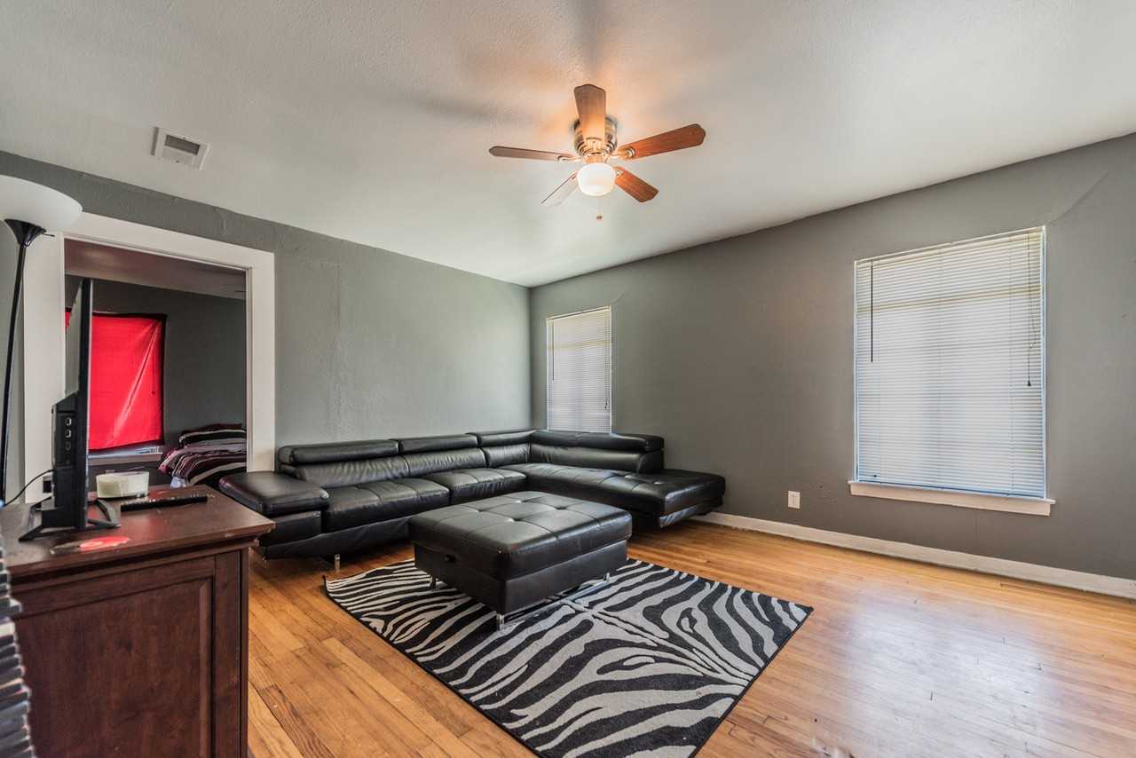 2341 Cincinnati Ave - Photo 2 of 17