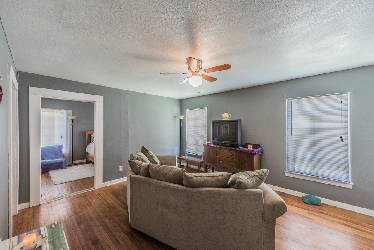 2341 Cincinnati Ave - Photo 5 of 17