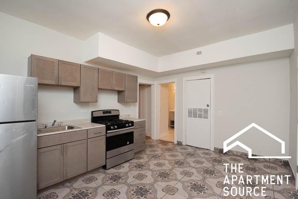 1255 N Harding Ave #2S - Photo 2 of 19