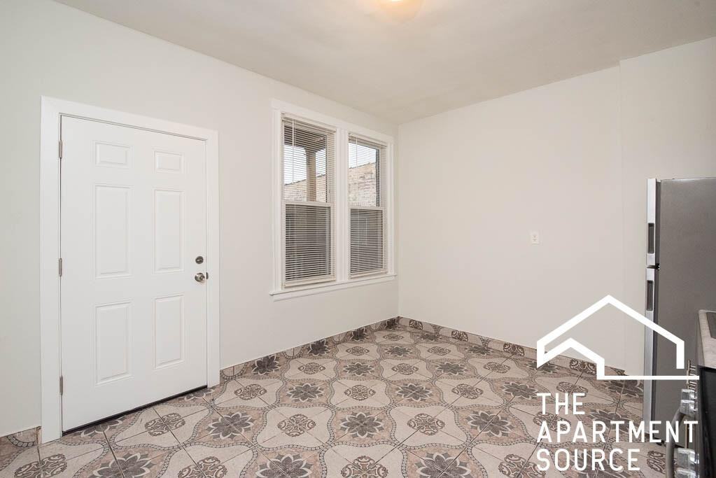 1255 N Harding Ave #2S - Photo 3 of 19