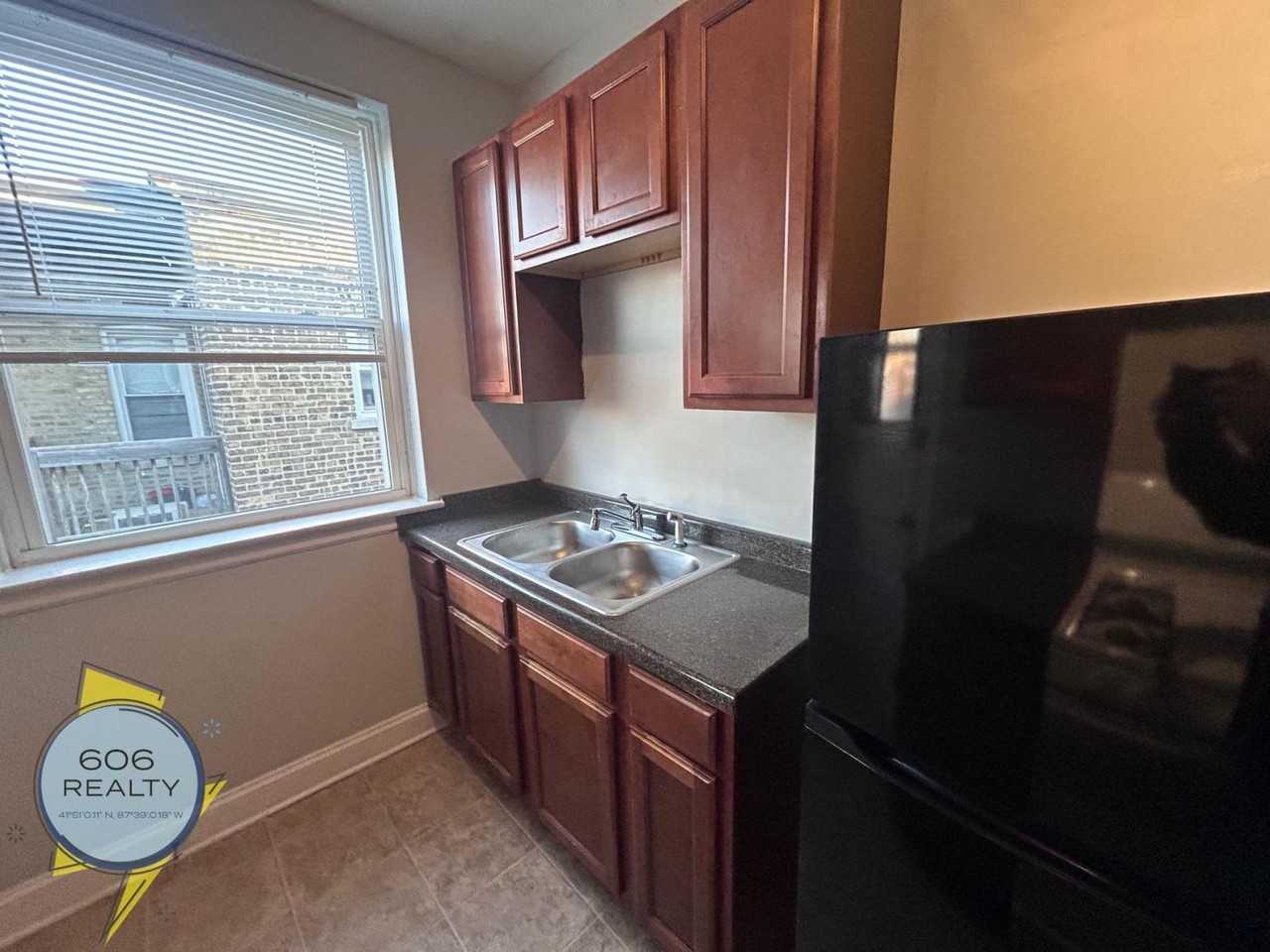 7346 N Damen Ave #2 - Photo 3 of 10