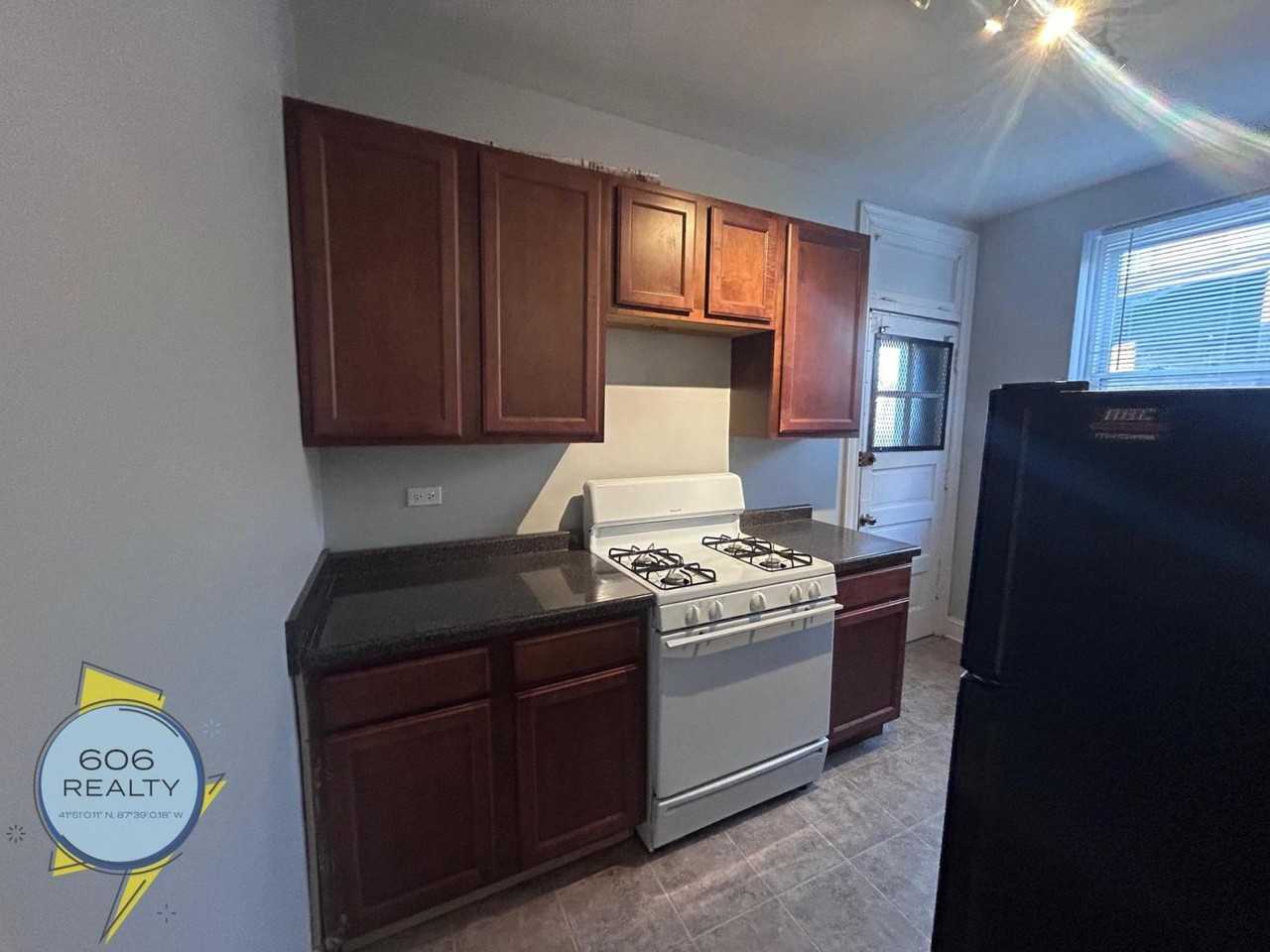 7346 N Damen Ave #2 - Photo 4 of 10