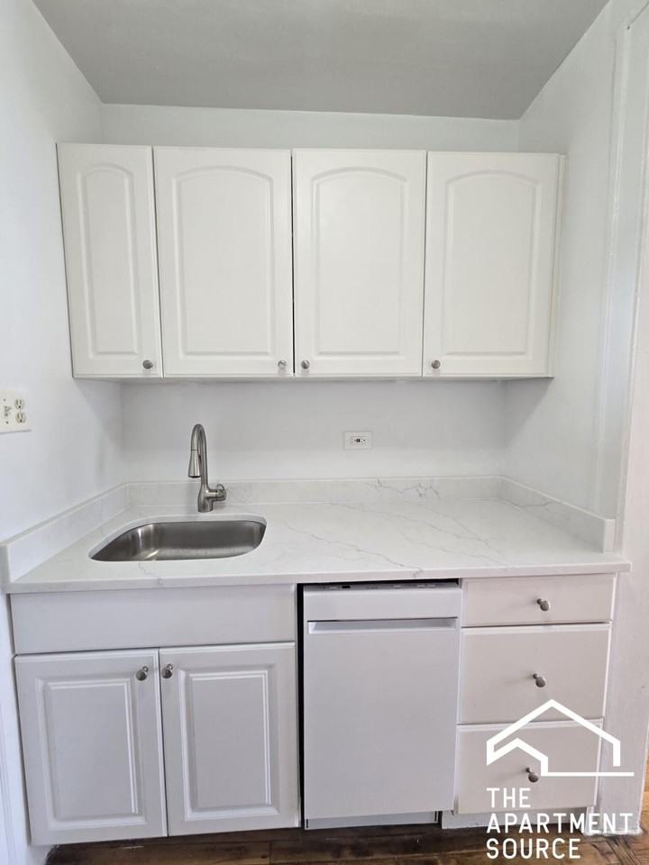 4416 N Whipple St #2E - Photo 2 of 9