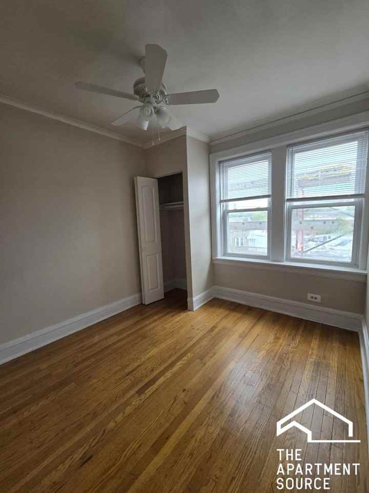 4416 N Whipple St #2E - Photo 4 of 9
