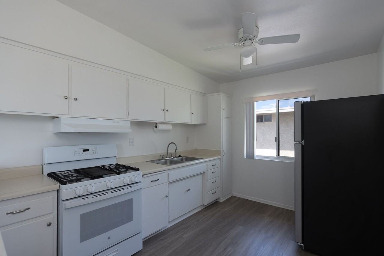 4920 Nautilus St #D - Photo 3 of 18