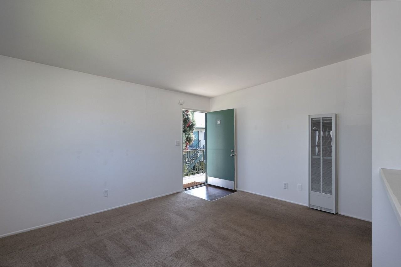 4920 Nautilus St #D - Photo 5 of 18