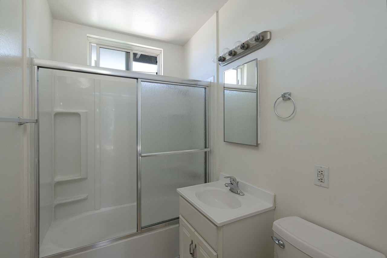 4920 Nautilus St #D - Photo 6 of 18