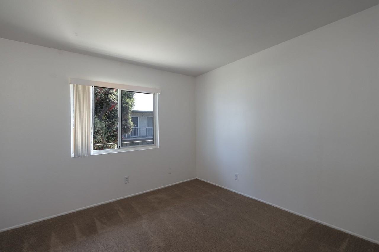 4920 Nautilus St #D - Photo 7 of 18