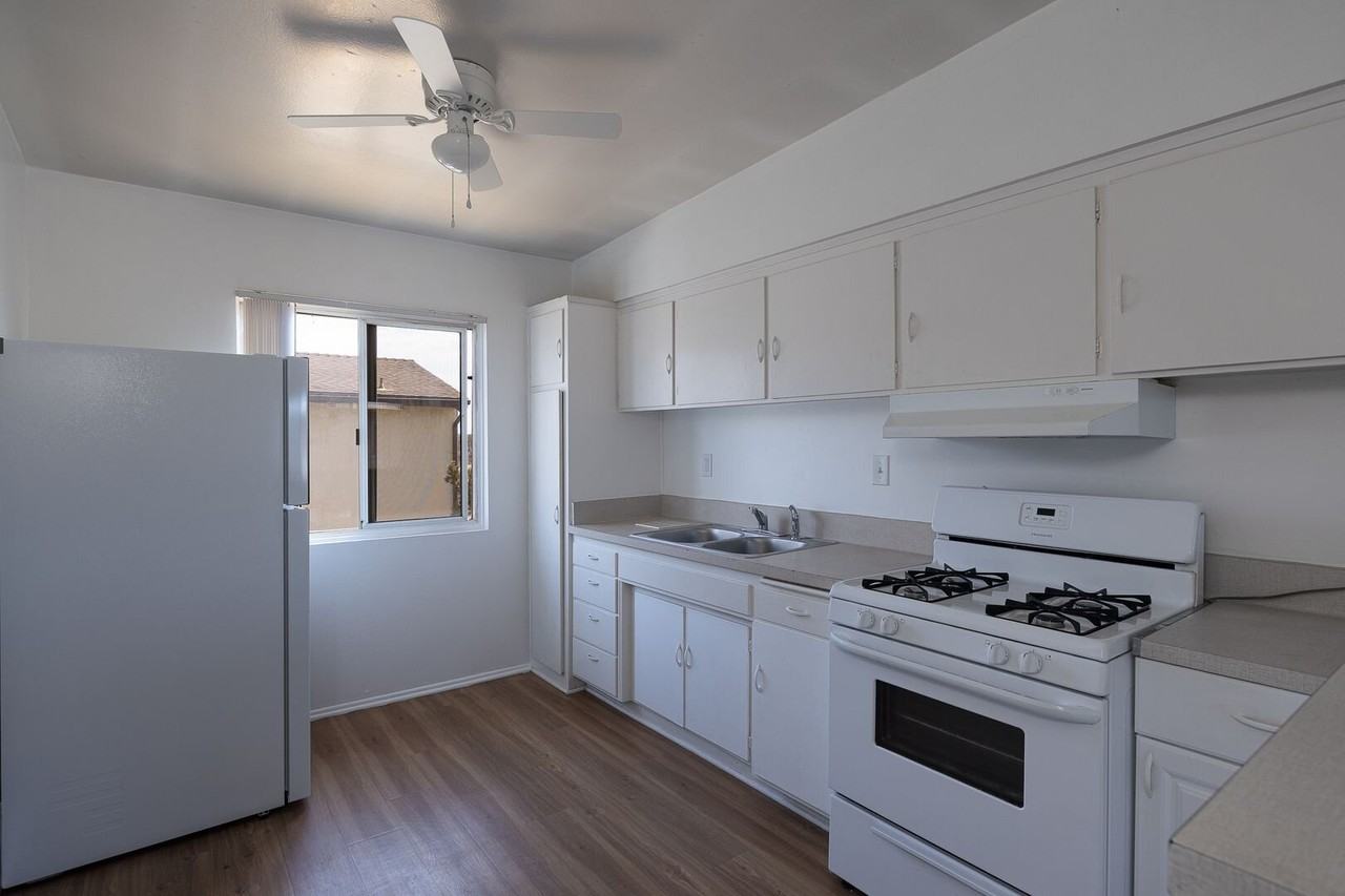 4910 Nautilus St #F - Photo 3 of 21