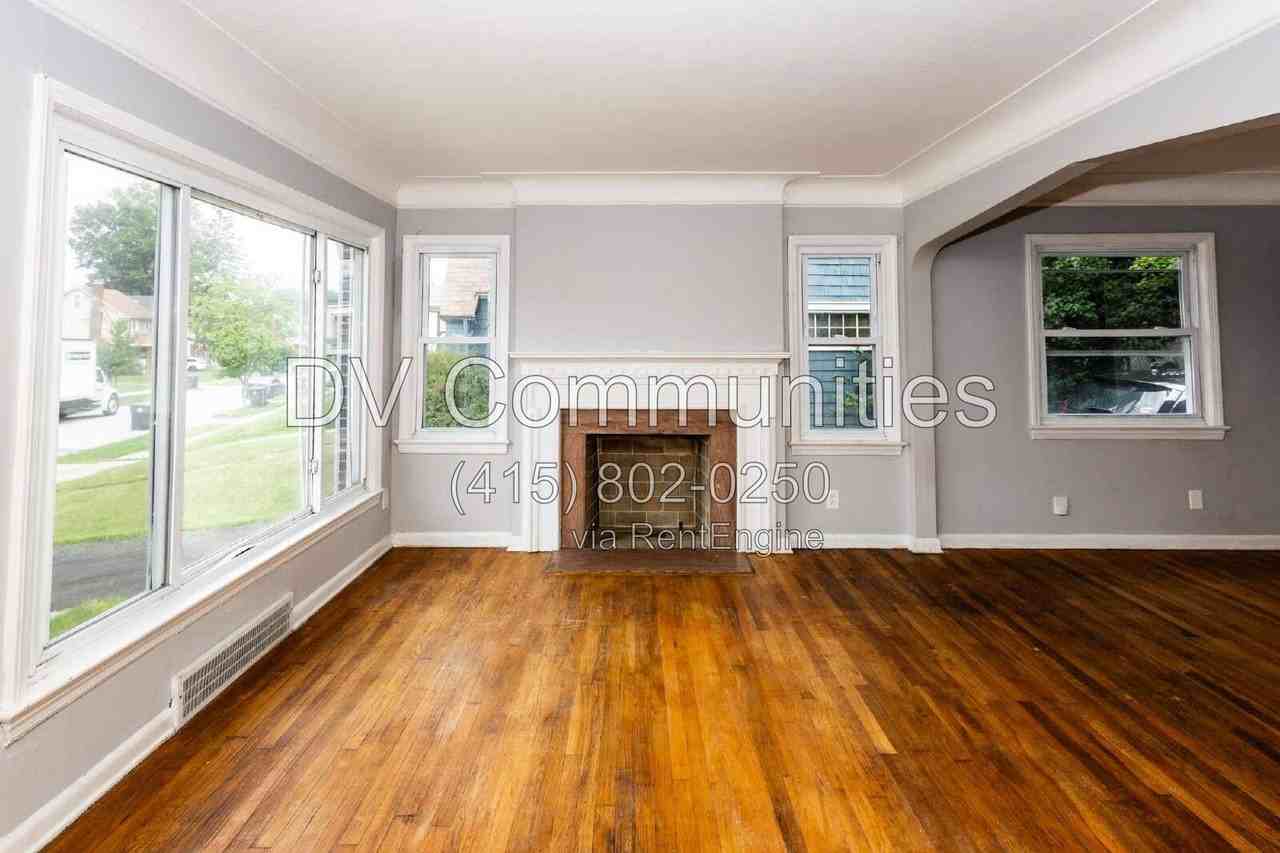 915 Clarence Rd - Photo 2 of 19