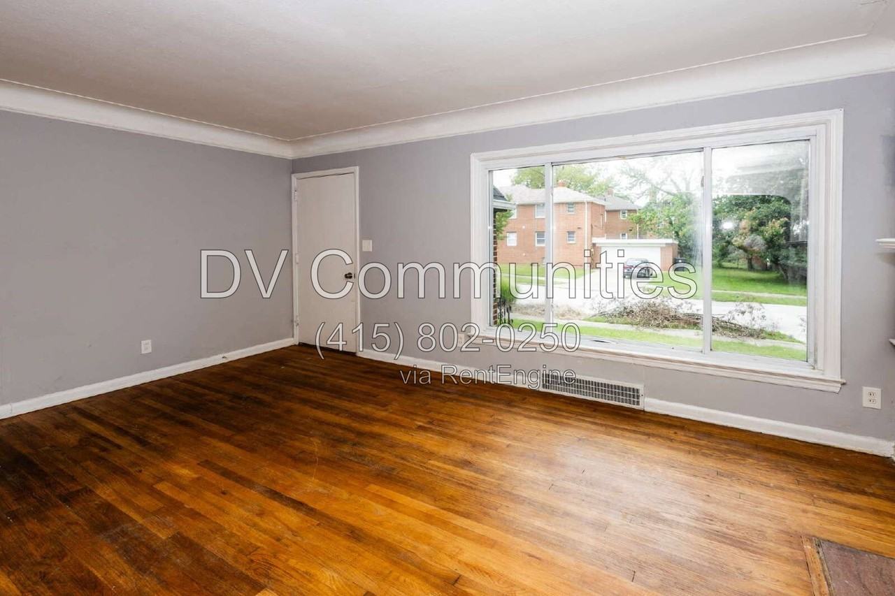 915 Clarence Rd - Photo 3 of 19