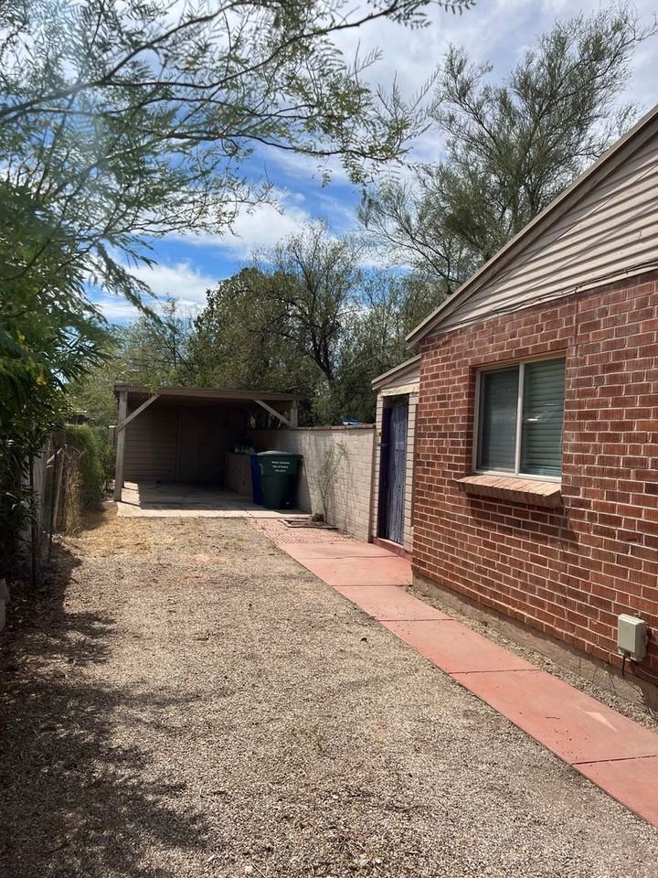 2702 E Sylvia St - Photo 2 of 9